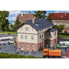 130457 Faller Gemeentehuis met school 130457 Faller Gemeentehuis met school