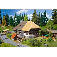 130534 Faller Boerderij uit het Zwarte Woud met strodak 130534 Faller Boerderij uit het Zwarte Woud met strodak