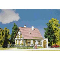 130215 Faller Vakwerkhuis met garage 130215 Faller Vakwerkhuis met garage