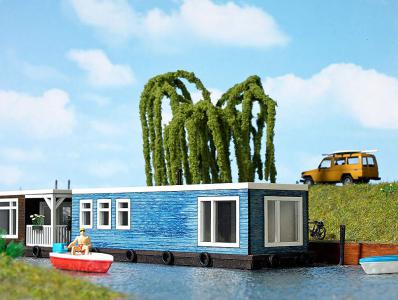 1439 Busch Woonboot lichtblauw , inclusief 2 bootjes en fietsen Echt Hout! 