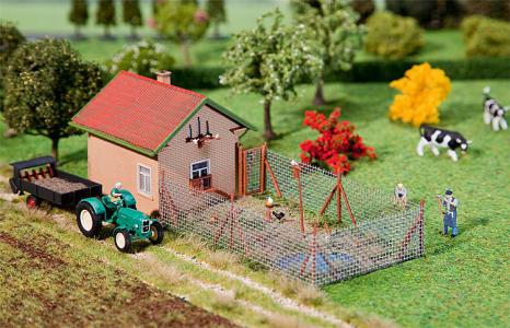 130328 Faller Kippenhok + buitenren