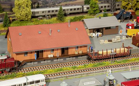 120265 Faller Loods met laadperron