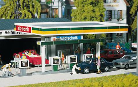 130346 Faller Overdekte benzinepompen