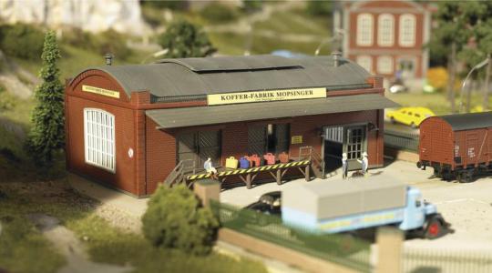 61833 Piko Koffer- en tassenfabriek 'Bomhof' HOBBY